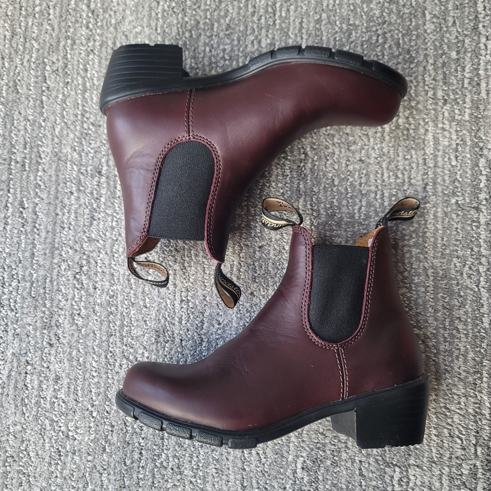 Blundstone Chelsea Boots in Dark Brown and Black - Picture 9 of 15